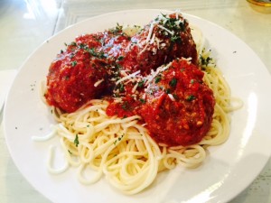 small spaghetti with 3 meatballs