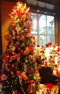 Opryland Hotel - Christmas tree by shop window