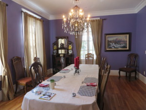 Dining room complete with houndstooth placemats.