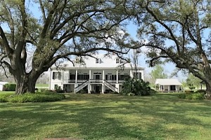 Exterior of St. Joseph Plantation.