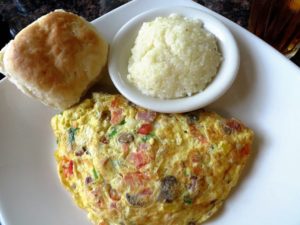 Omelet, grits and biscuit. Delicious.